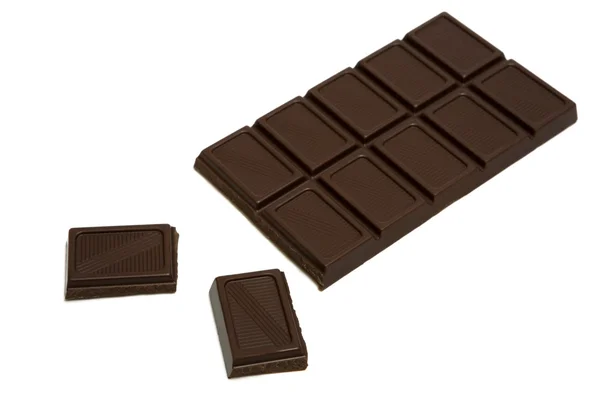 白い背景においしいダークチョコレート — ストック写真