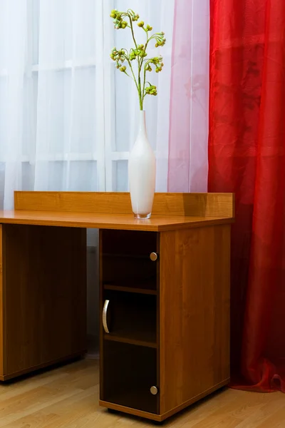 Сухой цветок в вазе — стоковое фото
