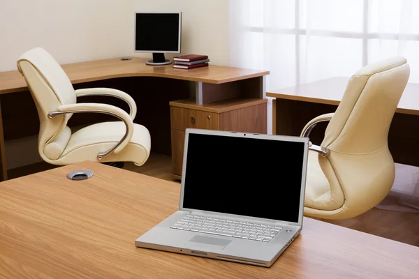 Neuer Laptop Auf Dem Tisch Modernen Büro — Stockfoto
