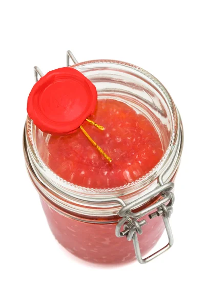 Caviar vermelho em lata de vidro — Fotografia de Stock
