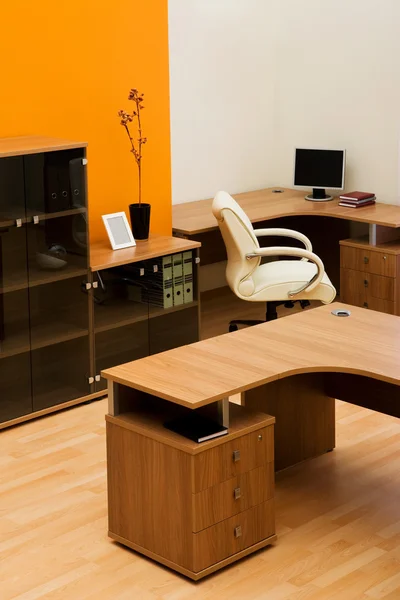 Modern Ofis Masada Bir Monitörde — Stok fotoğraf