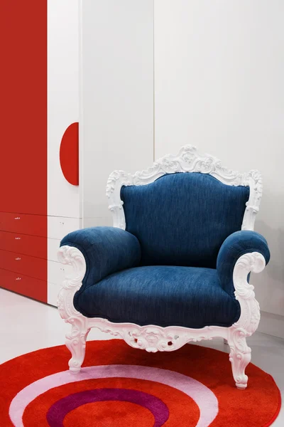Sessel Mit Jeansstoff Einer Modernen Wohnung — Stockfoto