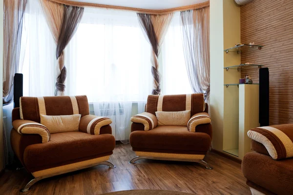 Zwei Schöne Stühle Einer Modernen Wohnung — Stockfoto