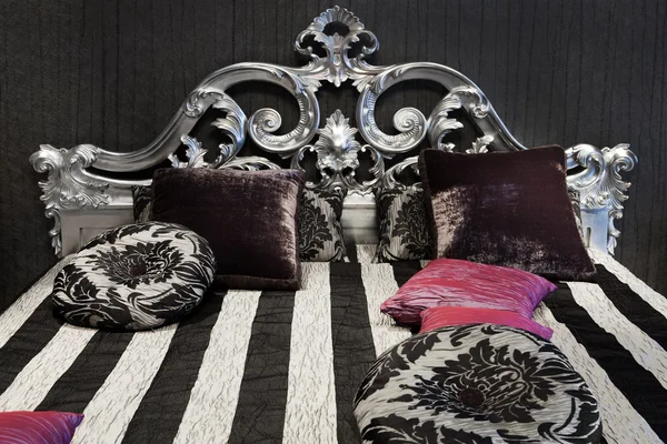 Schönes Und Modernes Bett Einem Modernen Schlafzimmer — Stockfoto