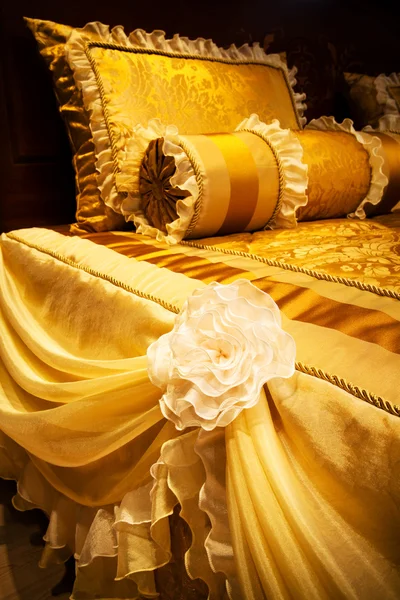 Жовтий подушки — стокове фото