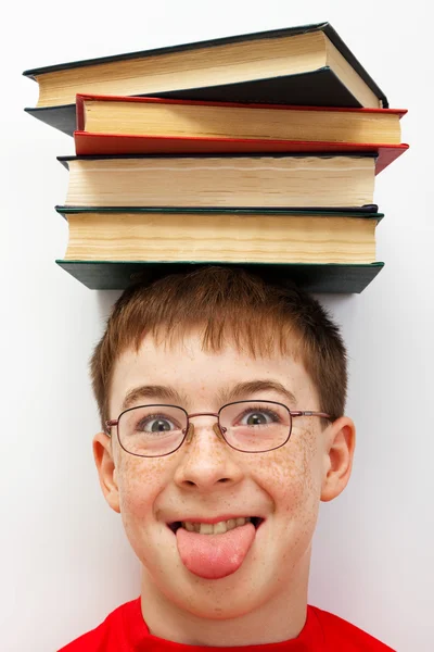 Bücher auf dem Kopf — Stockfoto