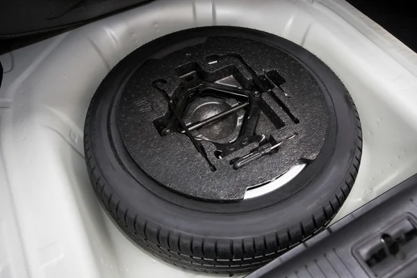 Neumático de repuesto —  Fotos de Stock