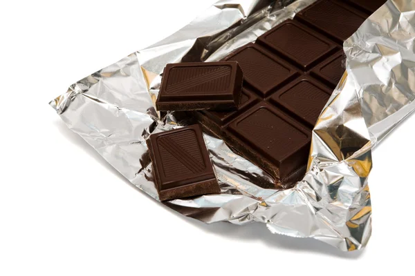 Dunkle Schokolade Folie Auf Weißem Hintergrund — Stockfoto
