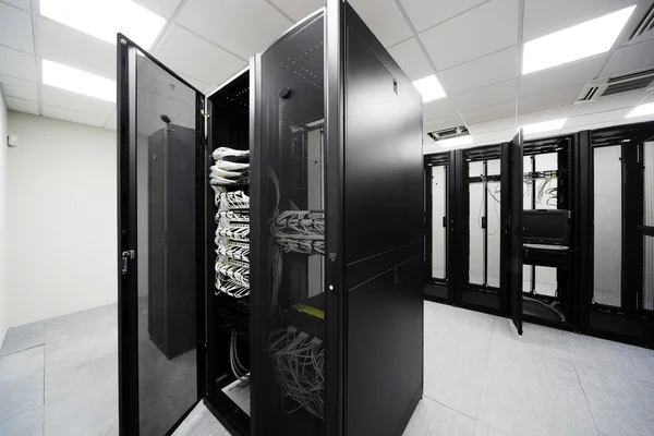 Macht Moderne Netzwerkausrüstung Neuem Büro — Stockfoto