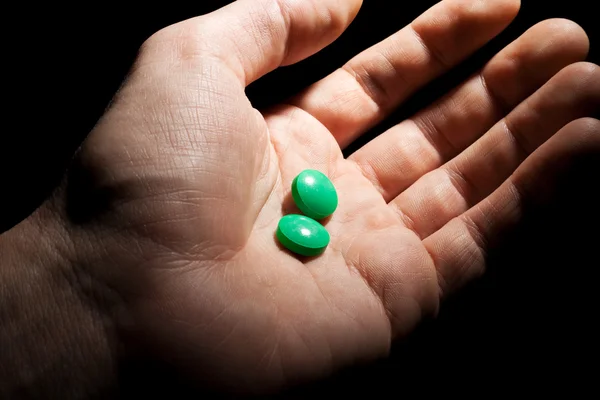 Zwei grüne Pillen — Stockfoto