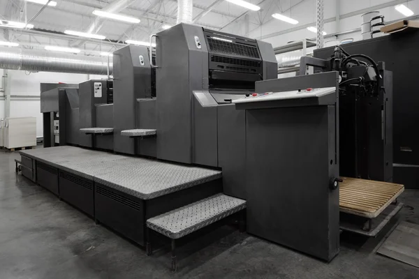 Alte Ausrüstung Für Eine Druckmaschine Einer Modernen Druckerei — Stockfoto
