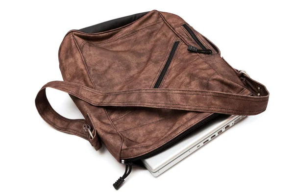 白い背景の上のバッグに近代的なノート パソコン — ストック写真