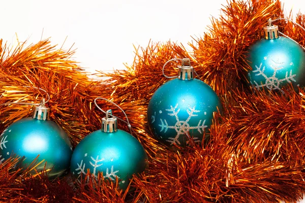 オレンジ色の花輪に青いクリスマス ボール — ストック写真