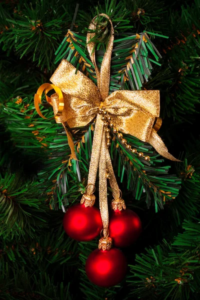 인공적인 크리스마스 나무에 — 스톡 사진