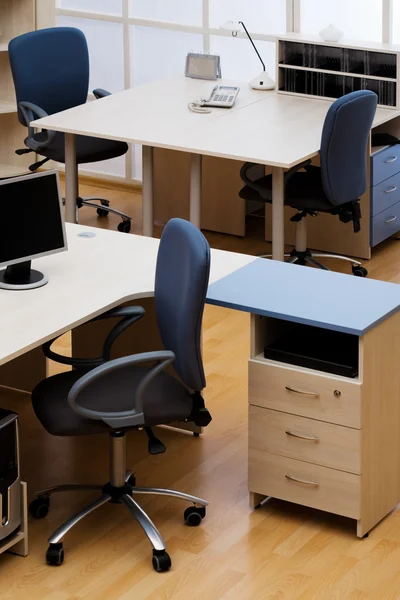 近代的なオフィスで美しい 新しい椅子 — ストック写真