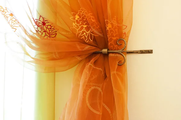Genomskinliga orange gardiner — Stockfoto