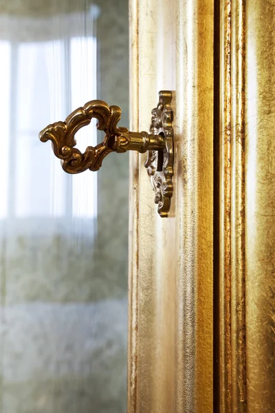 Zlatý Klíč Dveří Bohatý Nábytek — Stock fotografie