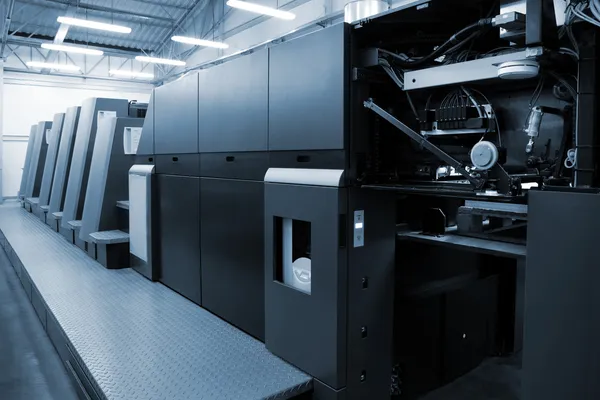 近代的な印刷所のプレスのための機器 — ストック写真