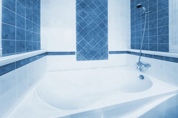 Gyönyörű Fehér Fürdő Modern Fürdőszoba — Stock Fotó