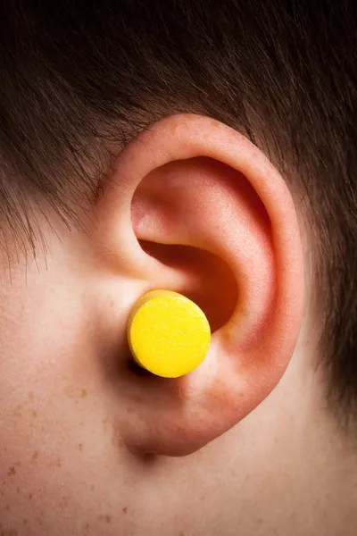 Žlutá špunt do ucha — Stock fotografie