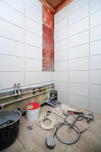Reparatur im Badezimmer — Stockfoto