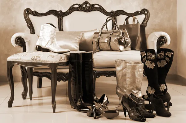 Pantofi, cizme și genți de mână — Fotografie, imagine de stoc