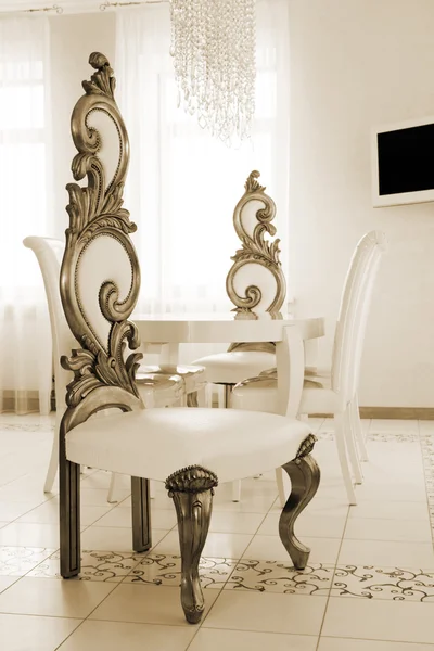 Güzel beyaz sandalye — Stok fotoğraf
