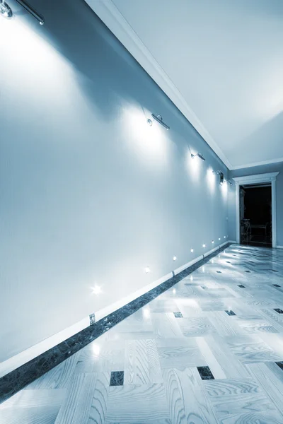 Lång och vacker korridor — Stockfoto