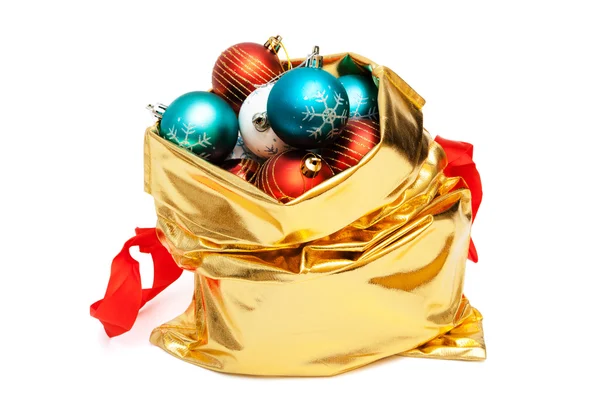 A karácsonyi golyókat arany táska — Stock Fotó