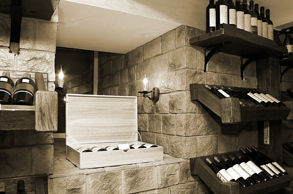 Бутылки с вином
