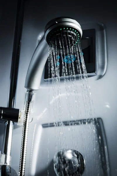 Wasser aus der Dusche — Stockfoto