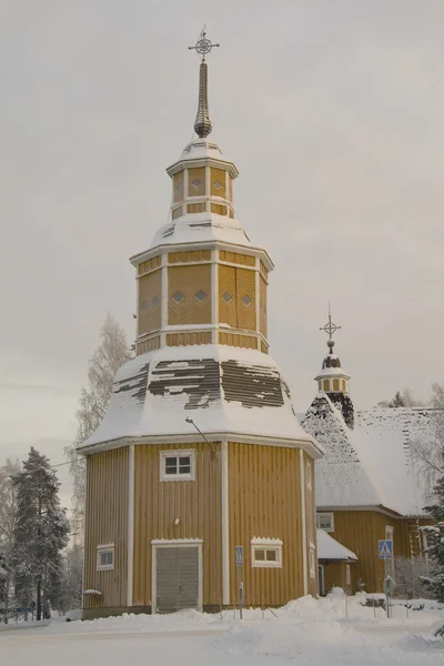 Houten kerk in de winter — Stockfoto