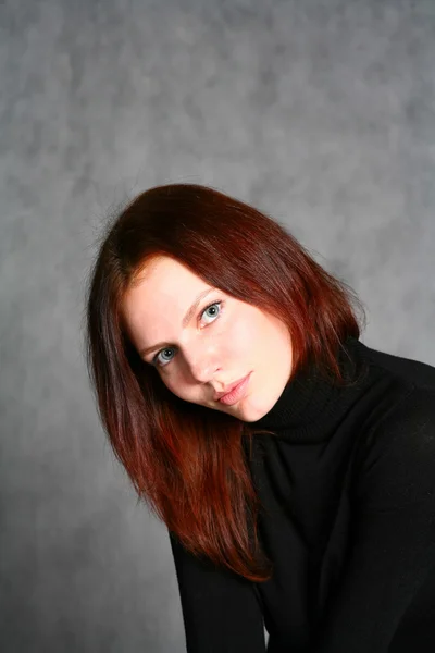 Vackra rödhåriga flicka porträtt — Stockfoto