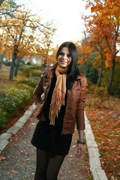 Cute girl outdoor autumn — Stock Photo, Image