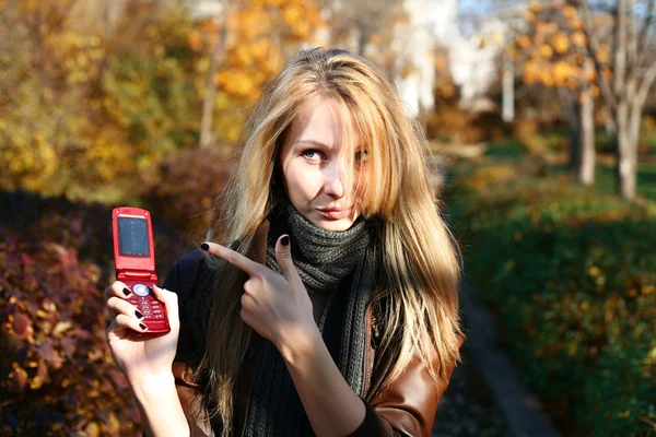 Mujer en un teléfono celular — Foto de Stock