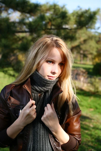 Young Model With Dark Hairs. Fall. Autumn — Stock Photo, Image