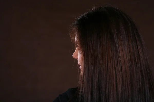 Sağlıklı saçlı esmer kadın. — Stok fotoğraf