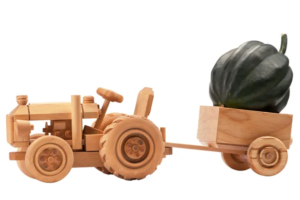 Tractor de juguete con calabaza verde . — Foto de Stock