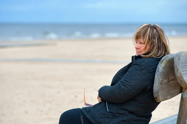 stock image Adult woman at the sea