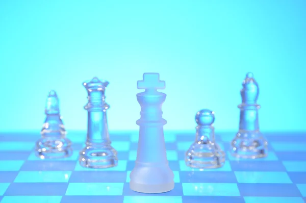 Schachfiguren aus Glas — Stockfoto