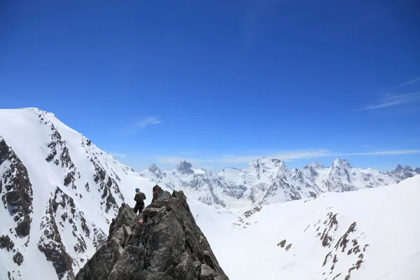 Horolezec na vrcholu — Stock fotografie