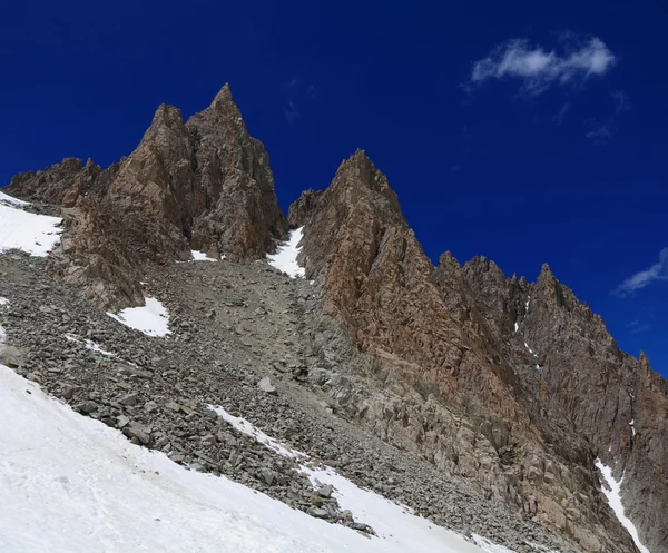 İki dağ zirveleri — Stok fotoğraf