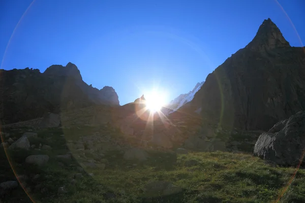 Sonnenaufgang im Hochgebirge — Stockfoto