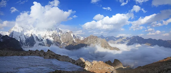 Kaukasische landschap — Stockfoto
