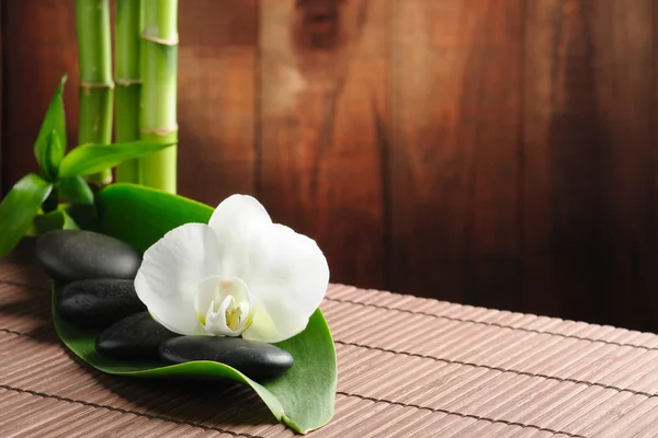 Spa Konsept Zen Bazalt Taşların Orkide Stok Fotoğraf