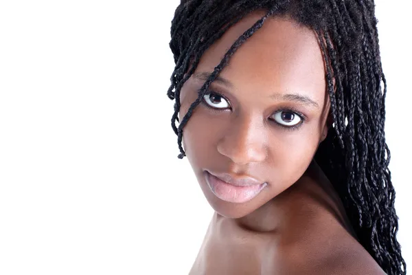 Νεαρή γυναίκα αφρο-αμερικανικό που απομονώνονται σε λευκό — Φωτογραφία Αρχείου