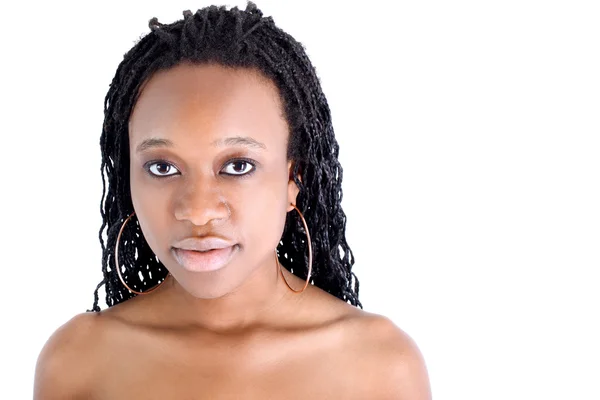 Junge afroamerikanische Frau isoliert auf weiß — Stockfoto