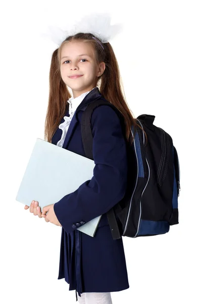 Schoolmeisje met rugzak geïsoleerd op wit — Stockfoto