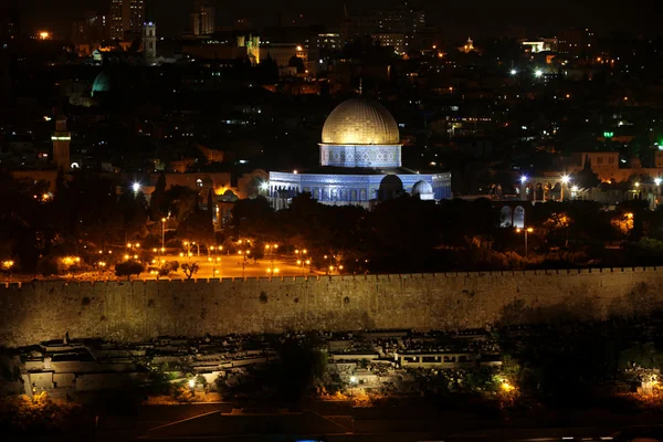 Israel clássico - Vista noturna do Monte do Templo com Cúpula do Ro — Fotografia de Stock