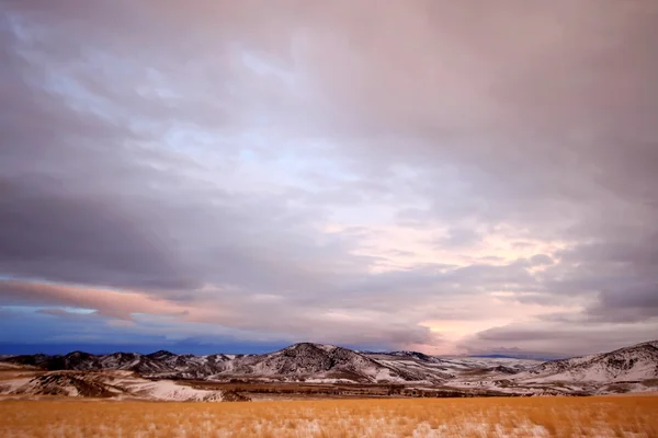 Зимний сезон в сельской местности Монтана, США — стоковое фото